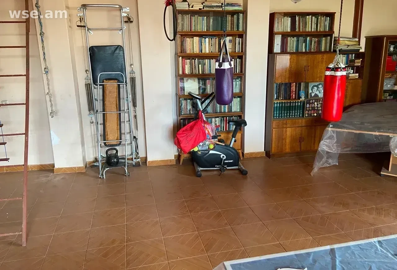 6-room house, 350 m², 3-storey, Armenak Armenakyan street 202