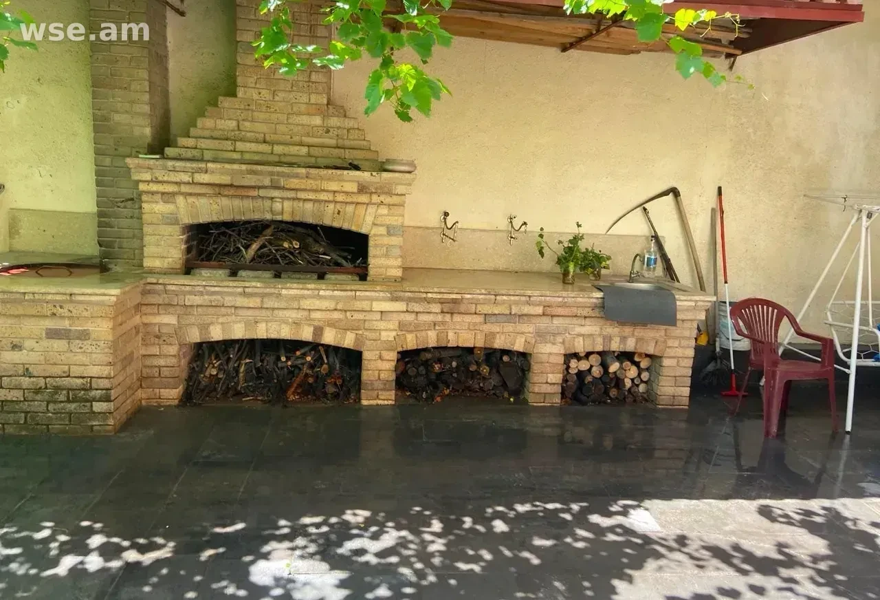 6-room house, 350 m², 3-storey, Armenak Armenakyan street 202