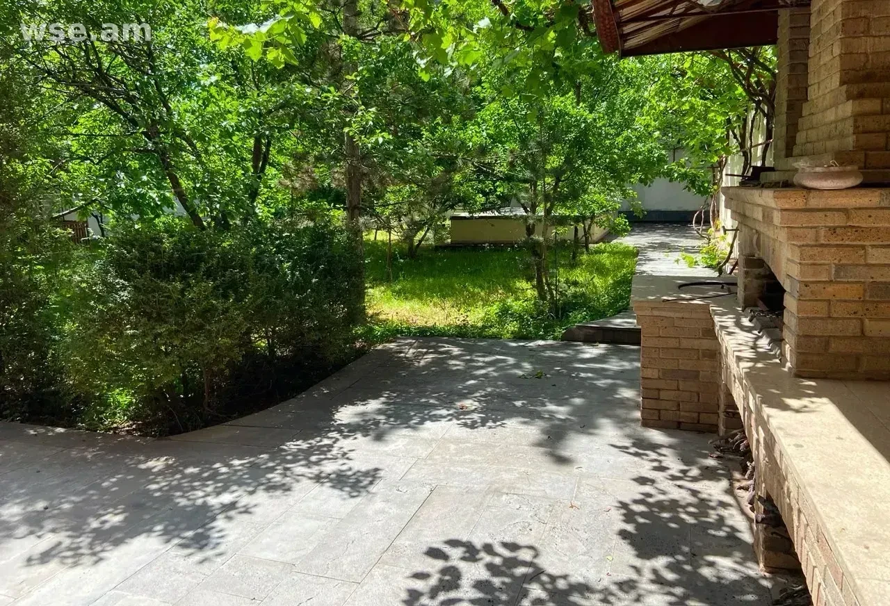 6-room house, 350 m², 3-storey, Armenak Armenakyan street 202