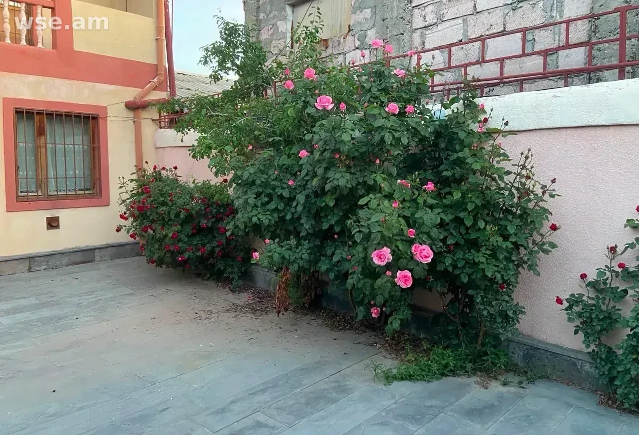 6-room house, 350 m², 3-storey, Armenak Armenakyan street 202
