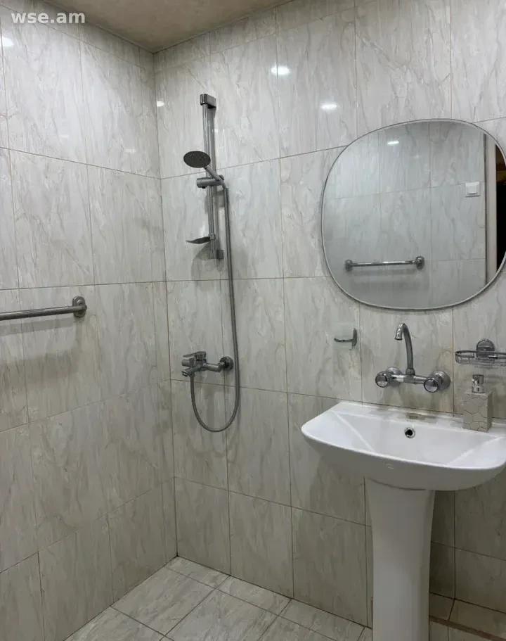 3-комн., 64 м², 1/14 эт., улица Ерзнкяна 1