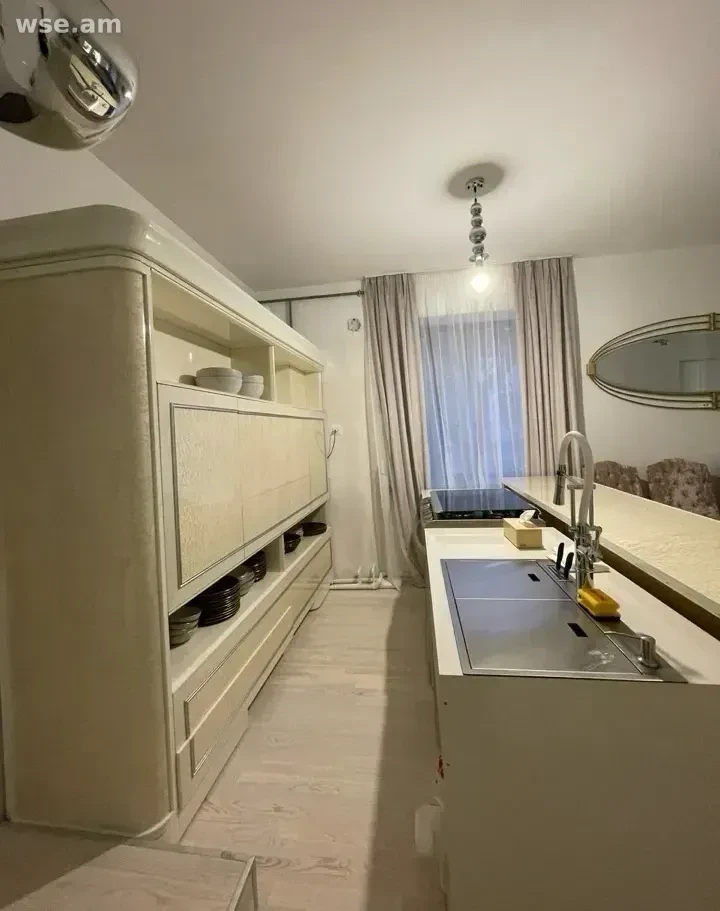 7 սենյականոց տուն, 182 մ², 2 հարկանի, Թադևոս Ավդալբեգյան փողոց 6