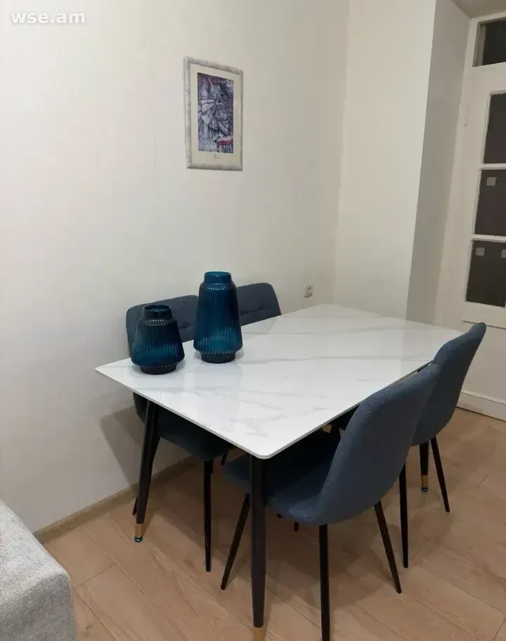 3 սենյականոց, 62 քմ, 5/5 հարկ, Արամ Խաչատրյան փողոց 4