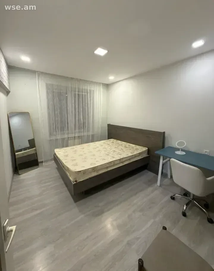 3 սենյականոց, 62 քմ, 5/5 հարկ, Արամ Խաչատրյան փողոց 4