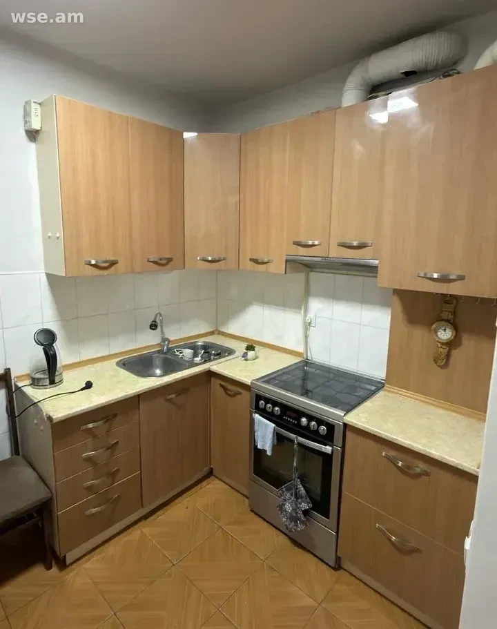 3 սենյականոց, 62 քմ, 5/5 հարկ, Արամ Խաչատրյան փողոց 4