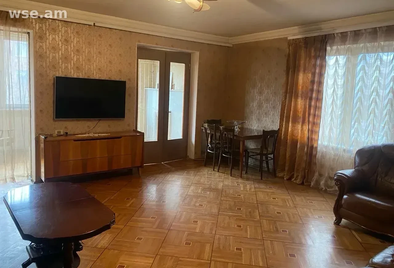 3-комн., 100 м², 3/5 эт., проспект Азатутян 9А