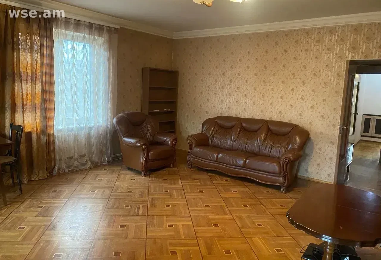 3-комн., 100 м², 3/5 эт., проспект Азатутян 9А
