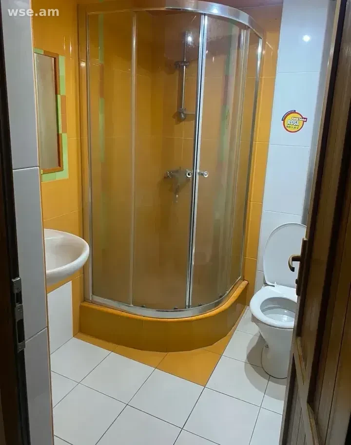 3-комн., 100 м², 3/5 эт., проспект Азатутян 9А