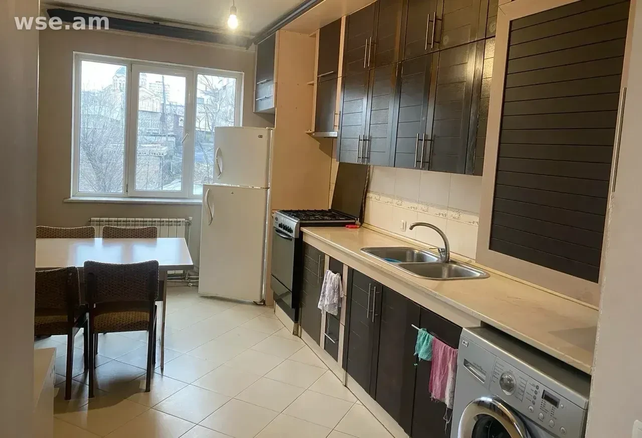 3-комн., 100 м², 3/5 эт., проспект Азатутян 9А