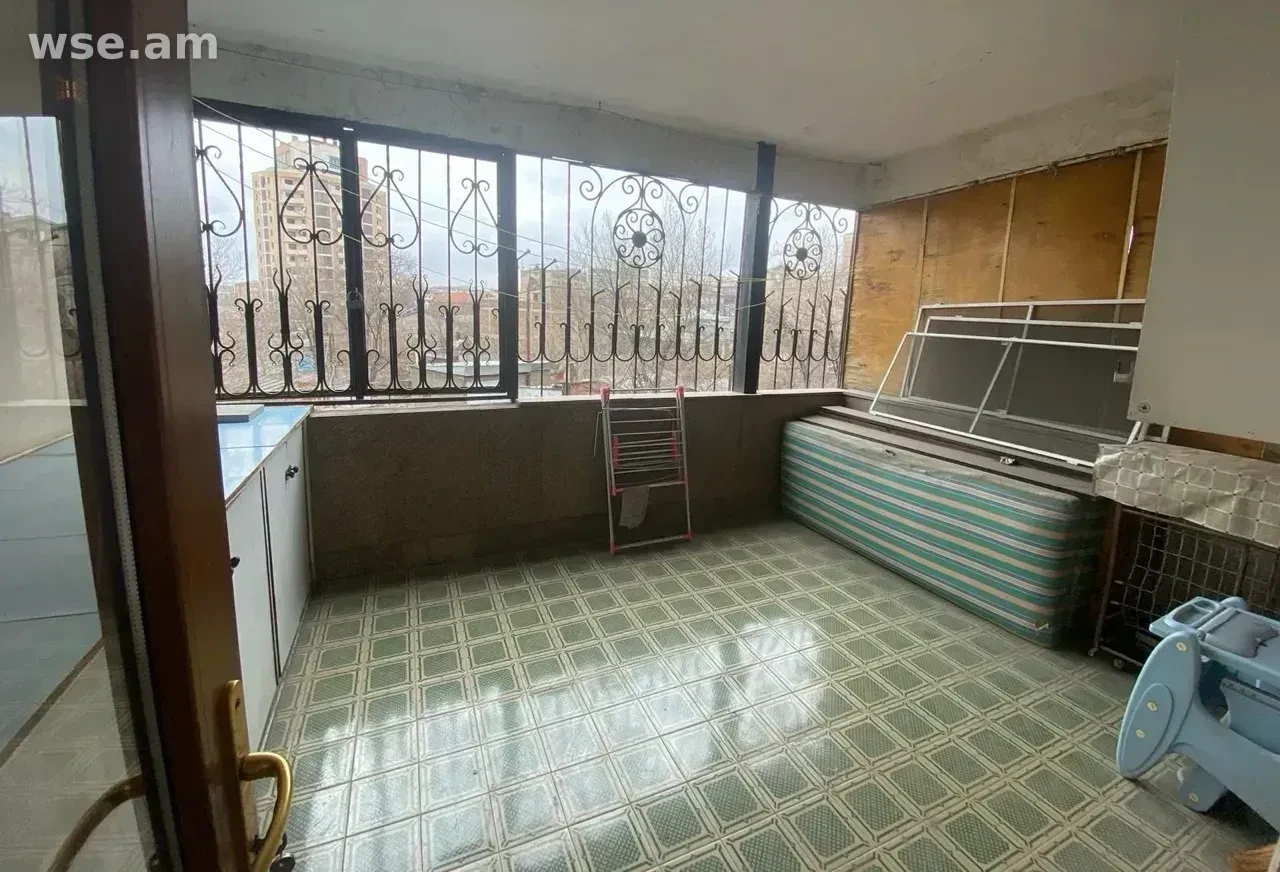 3-комн., 100 м², 3/5 эт., проспект Азатутян 9А