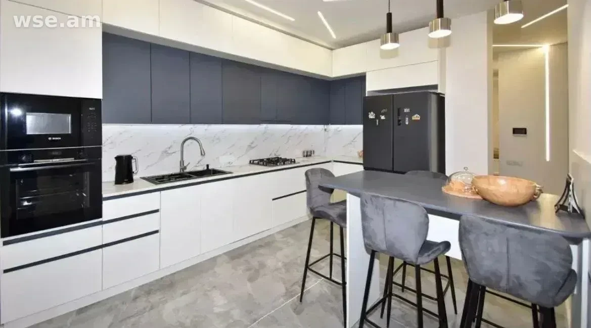 6-комн. дом, 320 м², 3-этажный, 2-я улица Петроса Дуряна 66/4, Ариндж