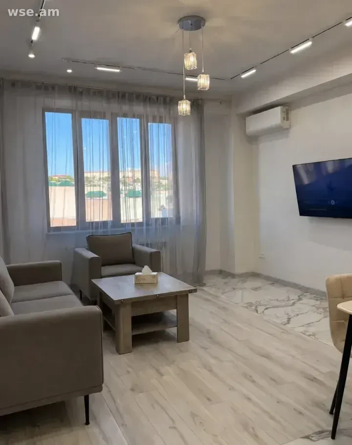 3-комн., 68 м², 10/10 эт., улица Никогаоса Адонца 8
