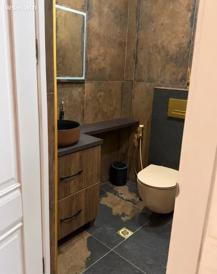 3-комн., 68 м², 10/10 эт., улица Никогаоса Адонца 8