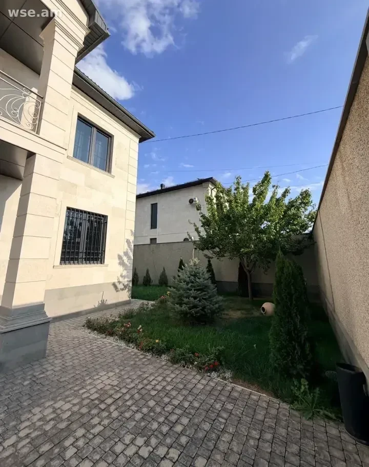 5-комн. дом, 220 м², 2-этажный, улица Лукашина 58