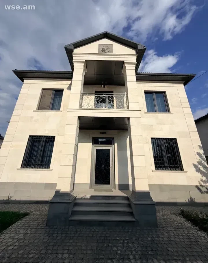5-комн. дом, 220 м², 2-этажный, улица Лукашина 58
