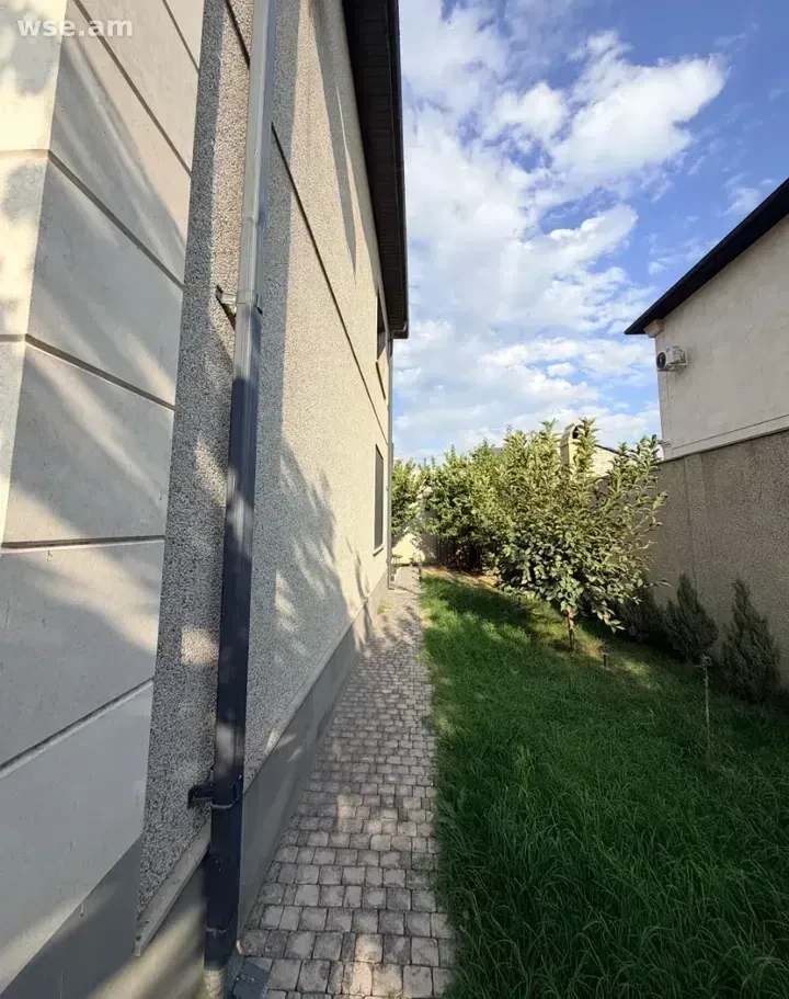 5-комн. дом, 220 м², 2-этажный, улица Лукашина 58