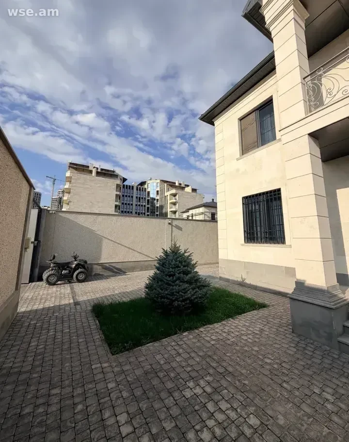5-комн. дом, 220 м², 2-этажный, улица Лукашина 58