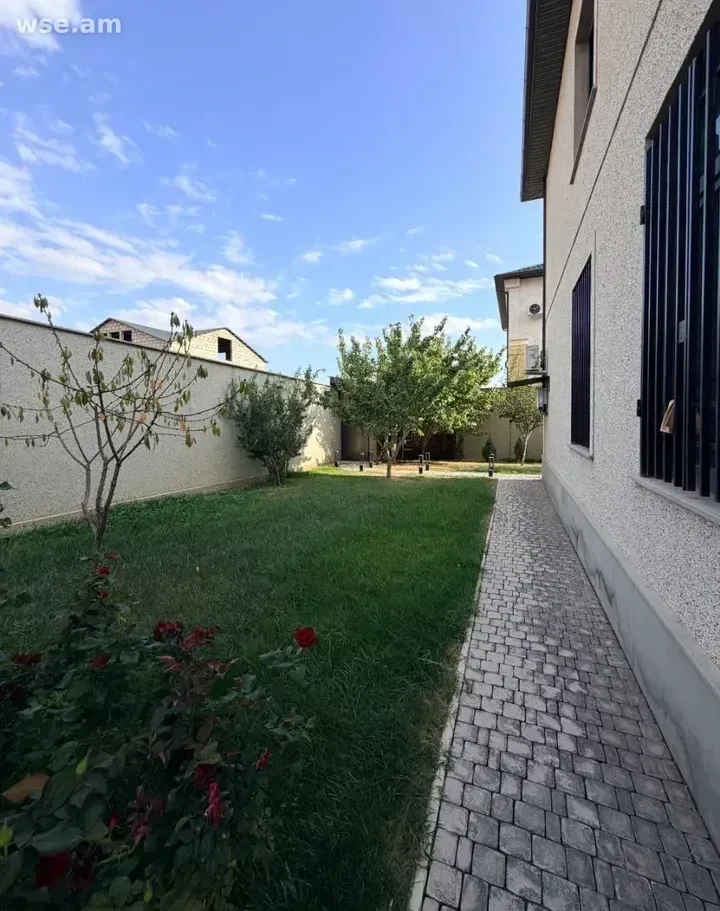 5-комн. дом, 220 м², 2-этажный, улица Лукашина 58
