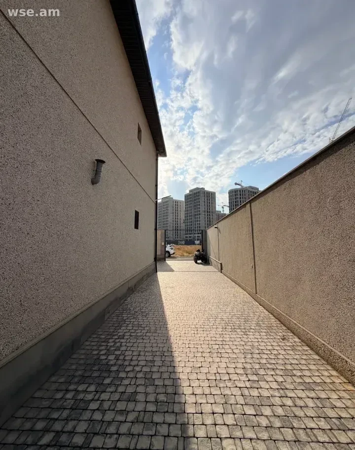 5-комн. дом, 220 м², 2-этажный, улица Лукашина 58