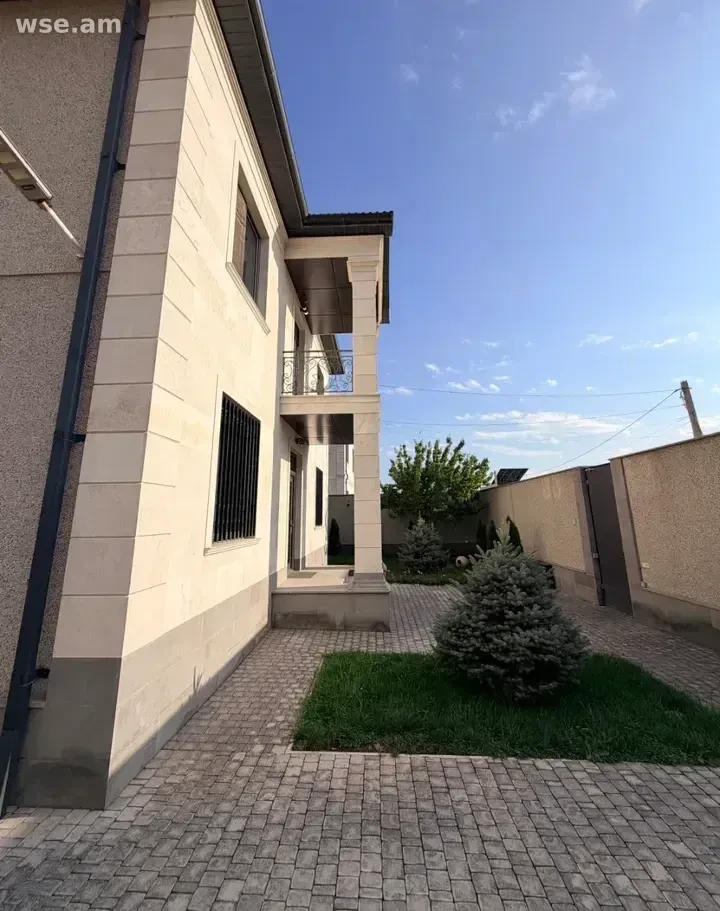 5-комн. дом, 220 м², 2-этажный, улица Лукашина 58