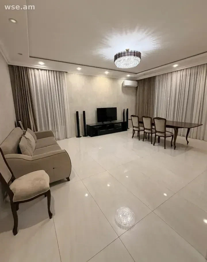 5-комн. дом, 220 м², 2-этажный, улица Лукашина 58