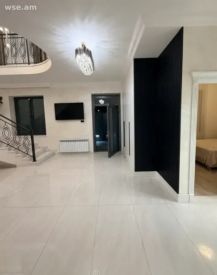 5-комн. дом, 220 м², 2-этажный, улица Лукашина 58