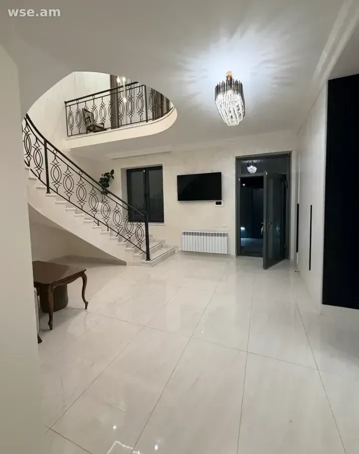 5-комн. дом, 220 м², 2-этажный, улица Лукашина 58