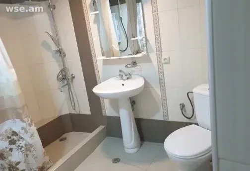 3-комн., 80 м², 2/3 эт., 1-я ул. Давид Бека 65