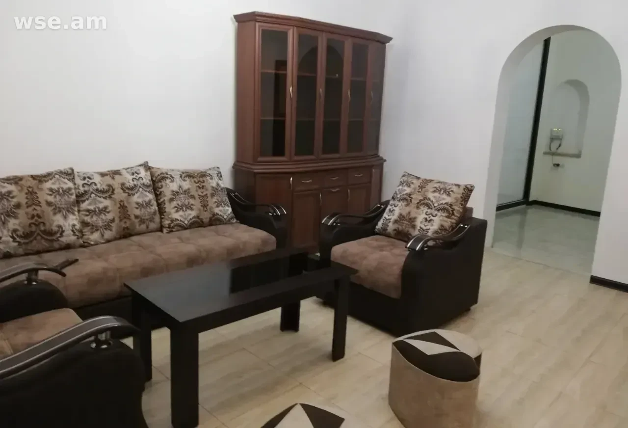 3-комн., 80 м², 2/3 эт., 1-я ул. Давид Бека 65
