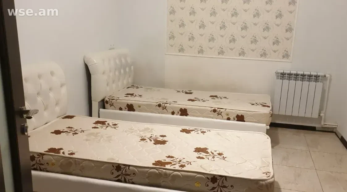 3-комн., 80 м², 2/3 эт., 1-я ул. Давид Бека 65