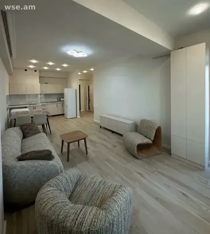 3-комн., 82 м², 2/14 эт., ул. Молдовакан 37/46