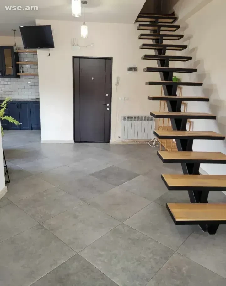 4 սենյականոց, 92 մ², 6/6 հարկ, Դերենիկ Դեմիրճյանի փողոց 27/1