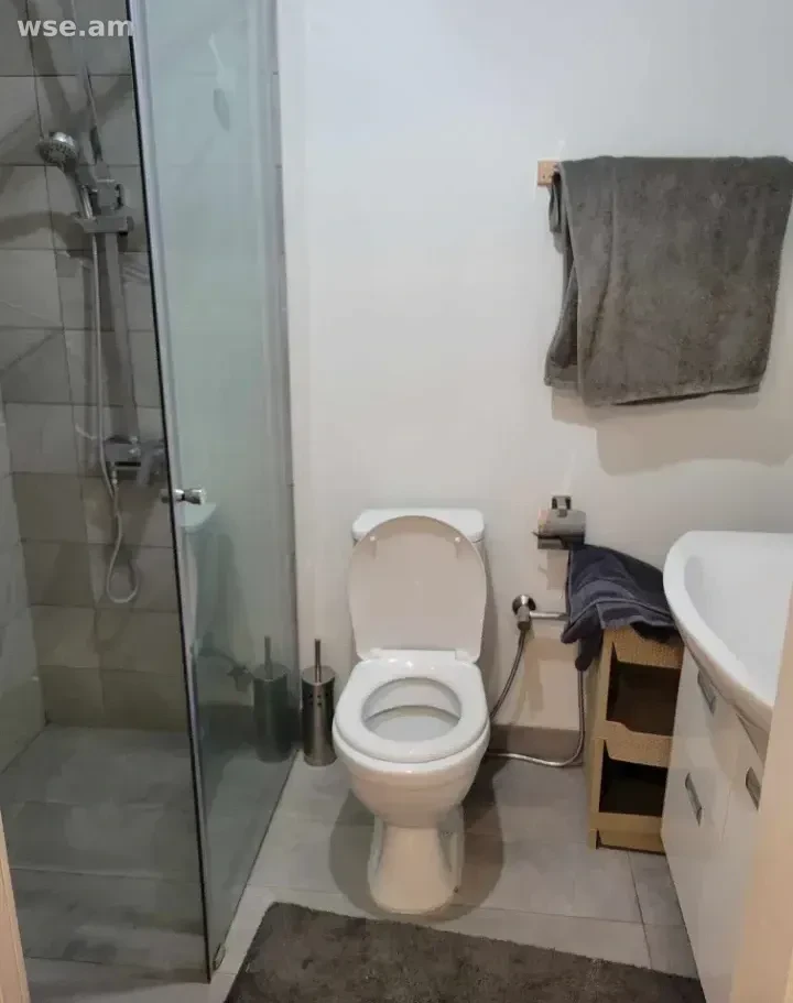 4 սենյականոց, 92 մ², 6/6 հարկ, Դերենիկ Դեմիրճյանի փողոց 27/1