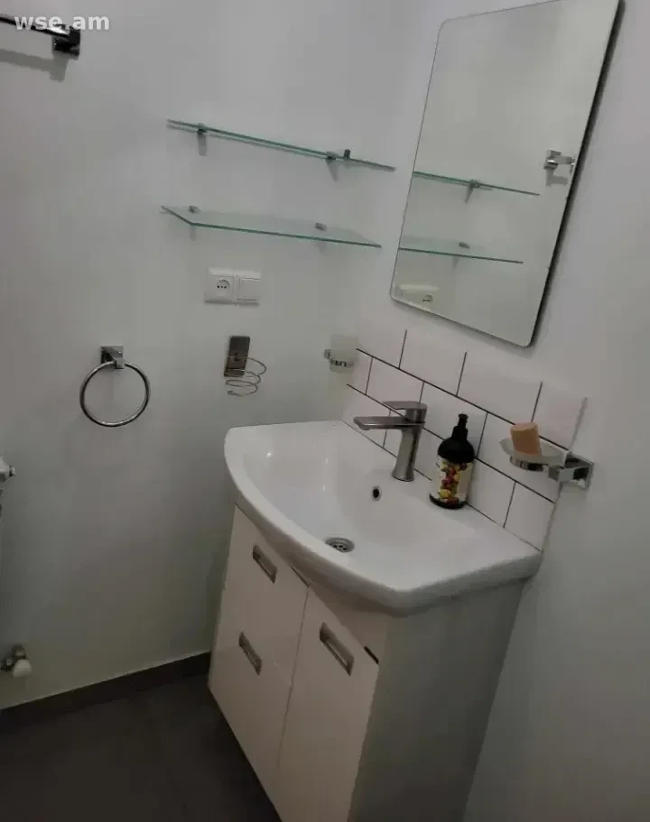 4 սենյականոց, 92 մ², 6/6 հարկ, Դերենիկ Դեմիրճյանի փողոց 27/1