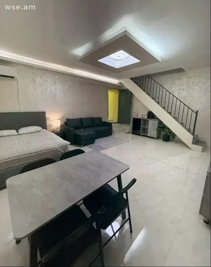 3 սենյականոց, 100 մ², 1/5 հարկ, Վրացական փողոց 21