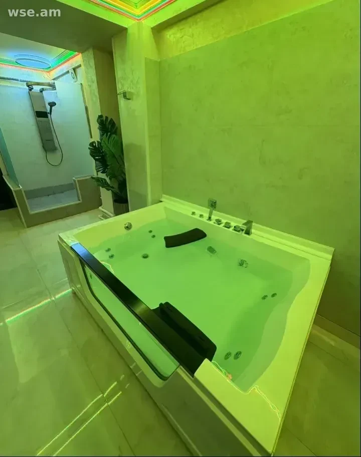 3 սենյականոց, 100 մ², 1/5 հարկ, Վրացական փողոց 21