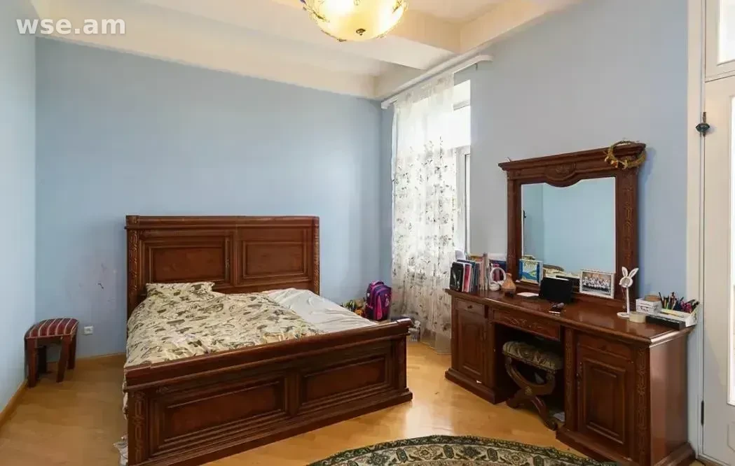 5-սենյականոց, 201 մ², 2/4 հարկ, Զաքիյան փողոց 10