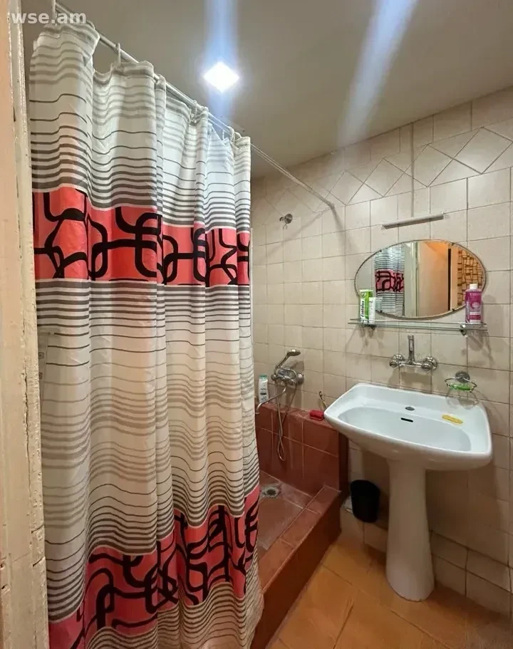 1 սենյականոց, 40 քմ, 7/9 հարկ, Օրբելի եղբայրների փողոց 18