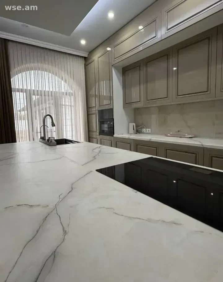 5-комн. дом, 300м², 4-й переулок улицы Геворга Чауша 14, Прошян - 4 000 $