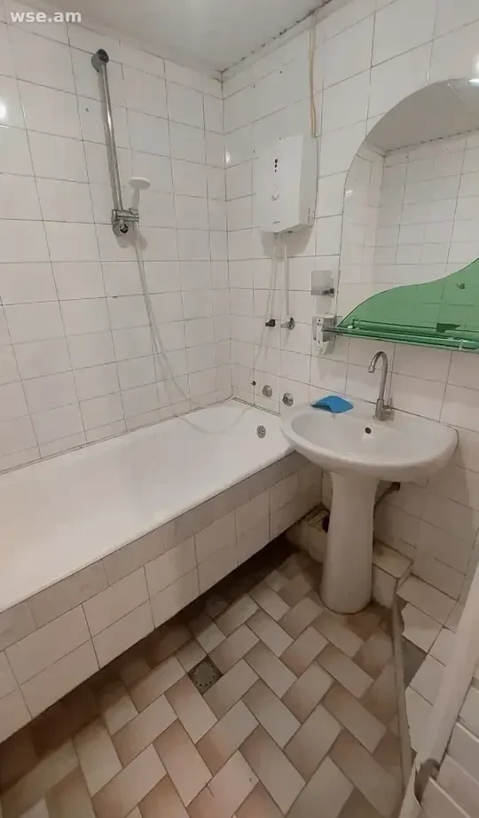 3-комн., 94 м², 5/5 эт., улица Гусан Шерами 55