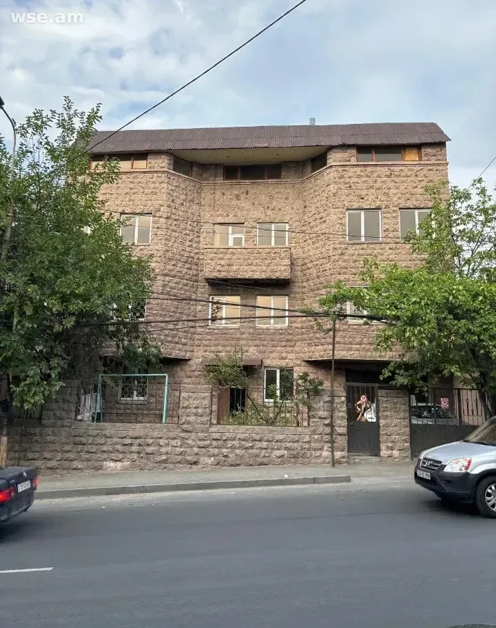 6-комн. дом, 600м², улица Арменак Арменакян 99 - 2 500 $