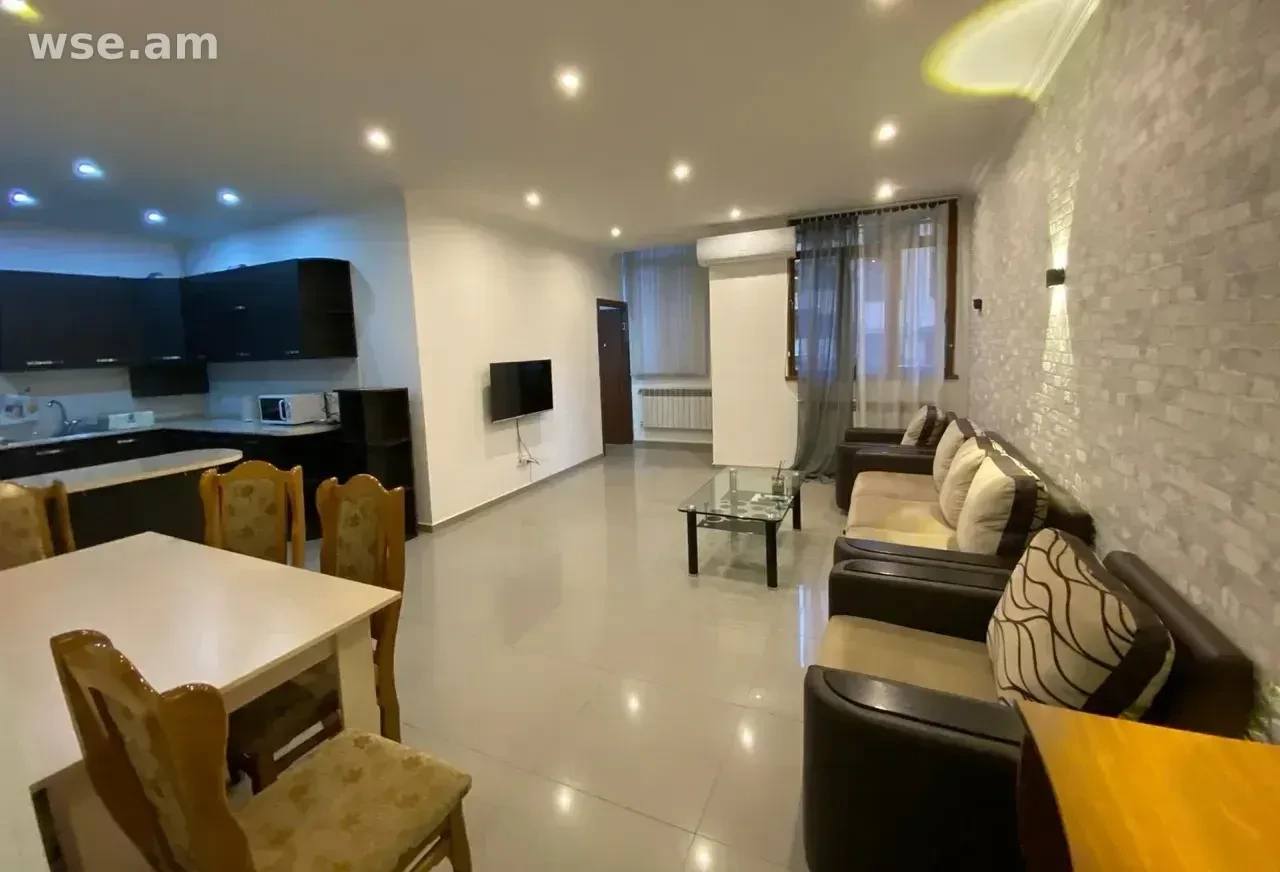 3-комн. квартира, 70м², улица Грибоедова 21/6 - 400 000 ֏