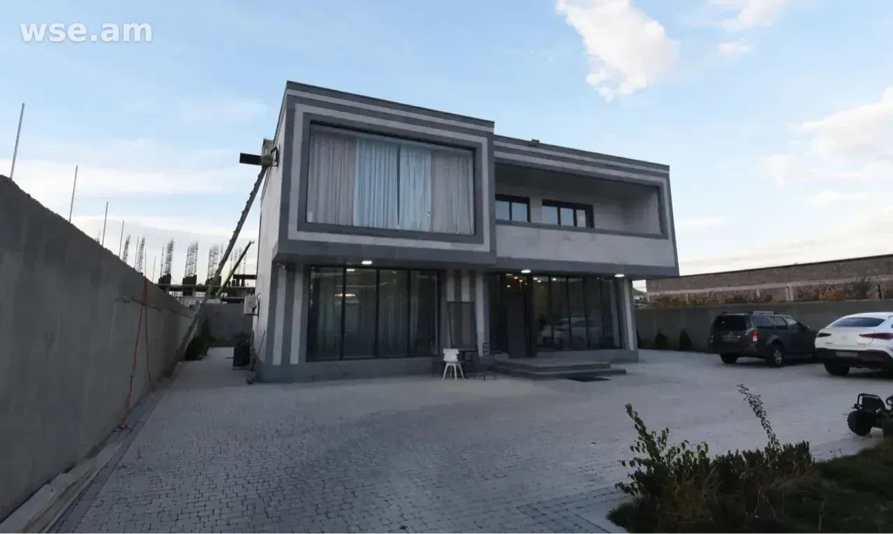 4-комн. дом, 370м², 6-я улица Мгера Мкртячяна 4 4, Ариндж - 3 500 $