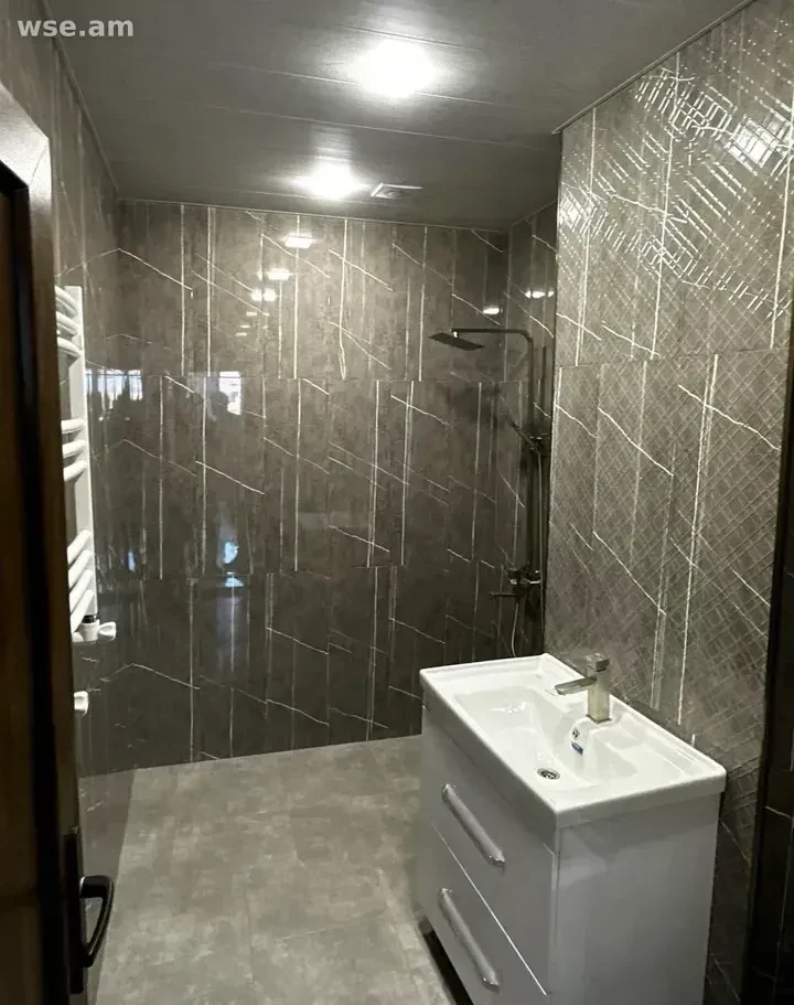 3-комн., 76 м², 4/9 эт., микрорайон Исаакян 45
