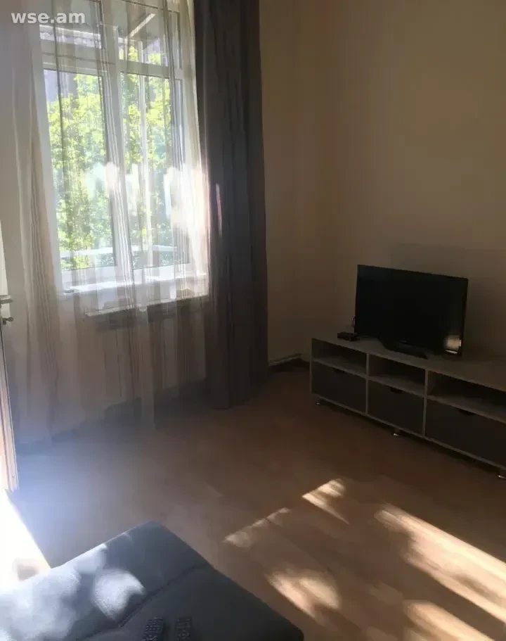 1-комн., 40 м², 3/5 эт., проспект Азатутян 7