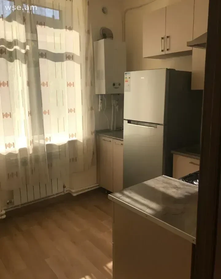 1-комн., 40 м², 3/5 эт., проспект Азатутян 7