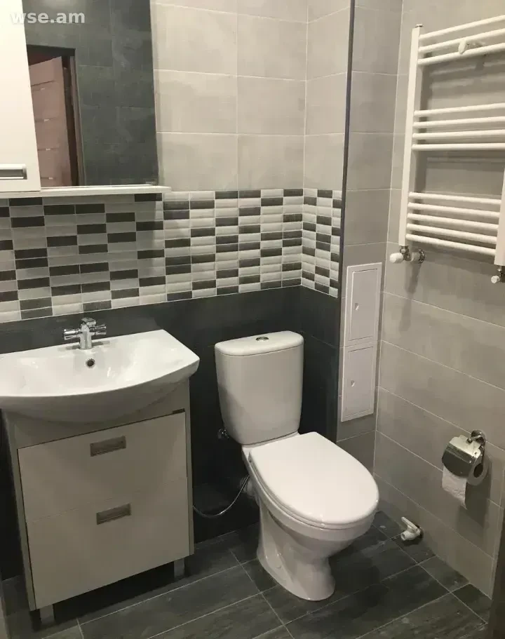1-комн., 40 м², 3/5 эт., проспект Азатутян 7