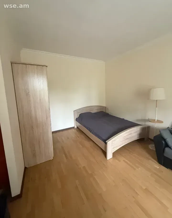 1-комн., 40 м², 3/5 эт., проспект Азатутян 7