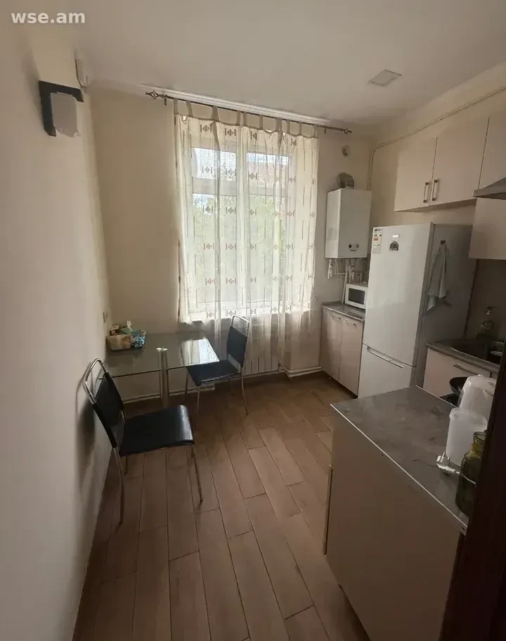 1-комн., 40 м², 3/5 эт., проспект Азатутян 7