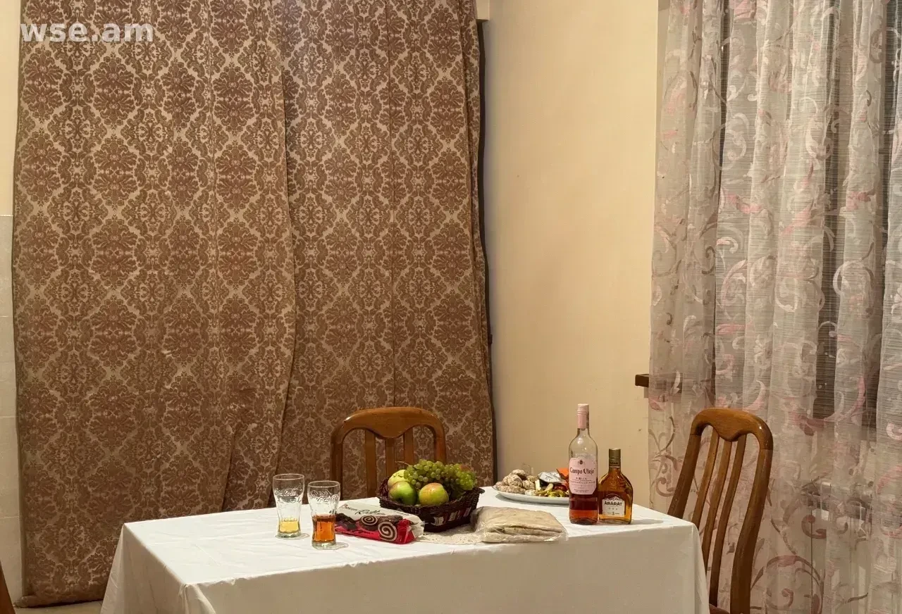 4-room house, 250 m², 2-story, Kentronakan Street, Aramus, Kotayk Province